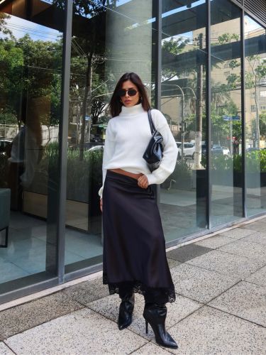 Saia cetim com barra rendada